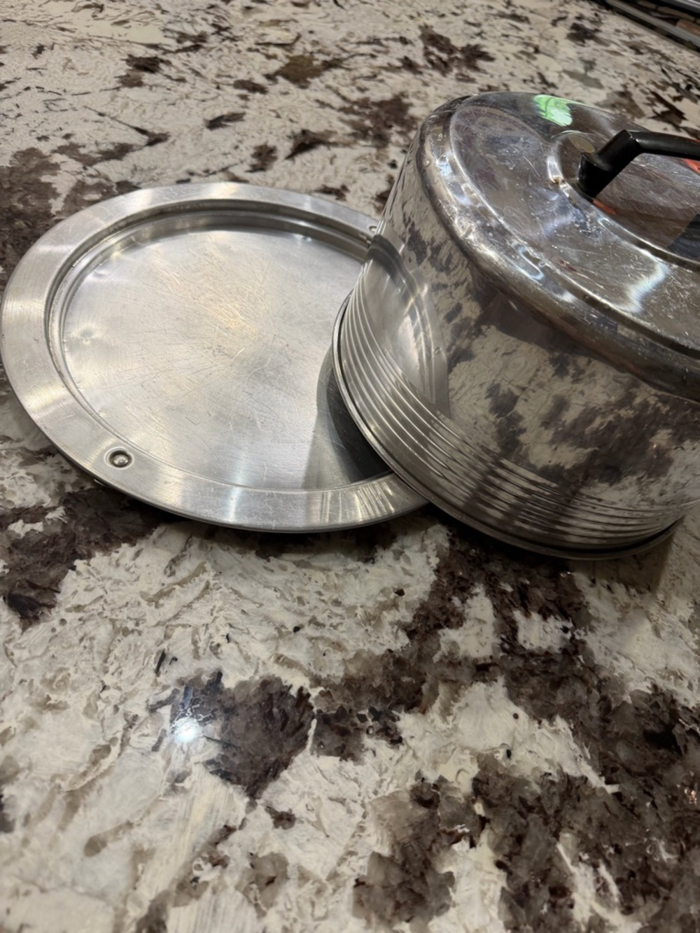 Vintage Regal Ware 1950’s Aluminum Covered Cake Plate Container - Picture 2 of 8
